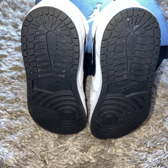 Jordan 1 mid kids size 3 - Picture 7 of 8
